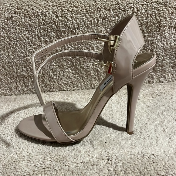 4” Steve Madden High heels - Picture 2 of 3